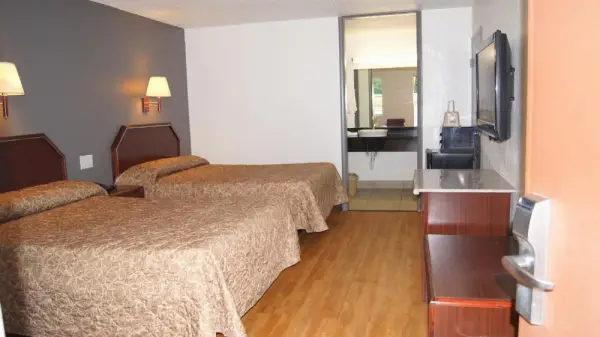 Executive Inn 4