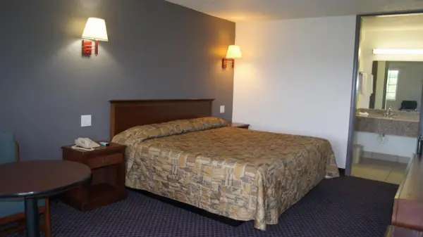 Executive Inn 8
